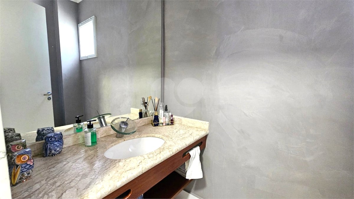 Casa à venda com 3 quartos, sendo 1 suíte, no condomínio Flora Park, São Paulo - SP