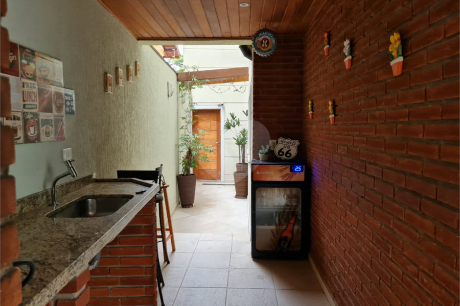 Sobrado à venda com 3 suítes em Horto, São Paulo, SP