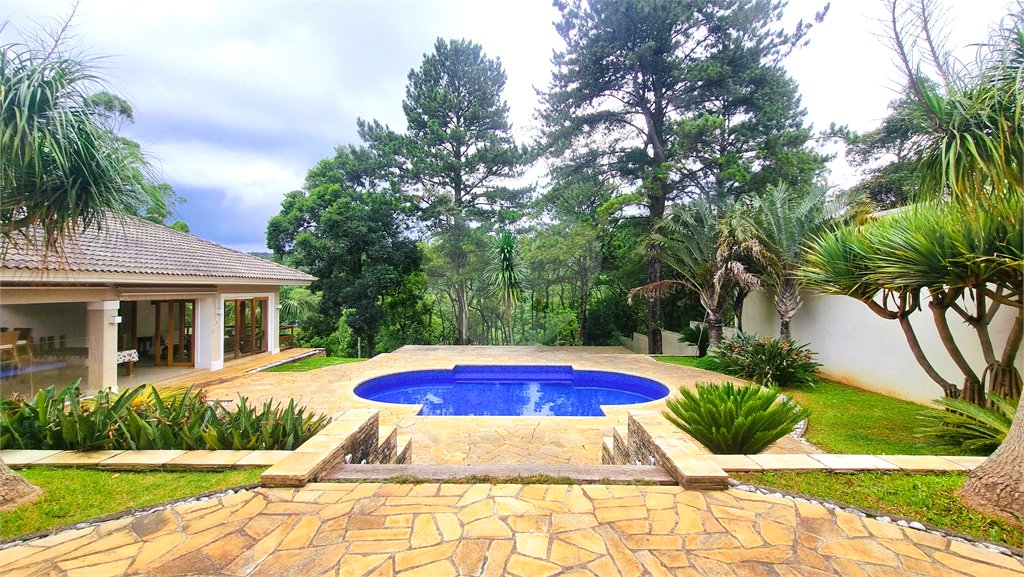 Casa à venda ou para alugar com 5 suítes em Serra da Cantareira, Mairiporã, SP