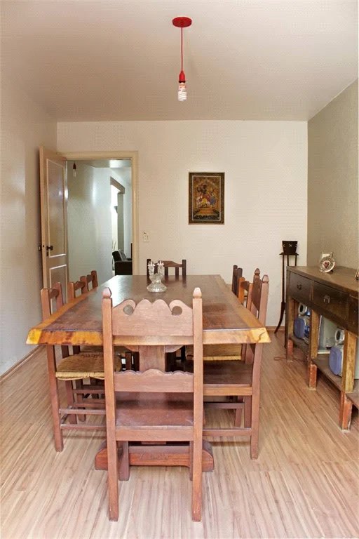 Casa à venda com 4 quartos, sendo 2 suítes,  em Jardim Leonor, São Paulo, SP