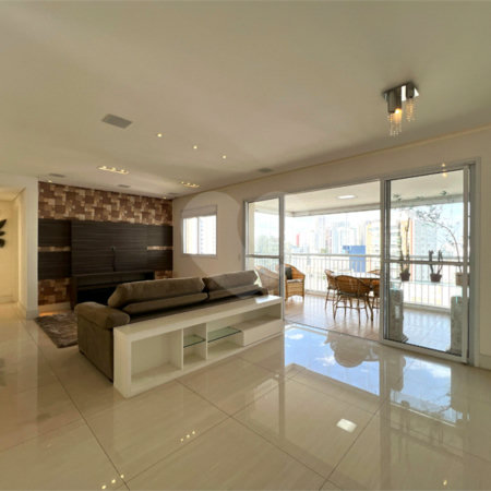 Apartamento à venda com 3 quartos, sendo 1 suíte,  em Vila Andrade, São Paulo, SP