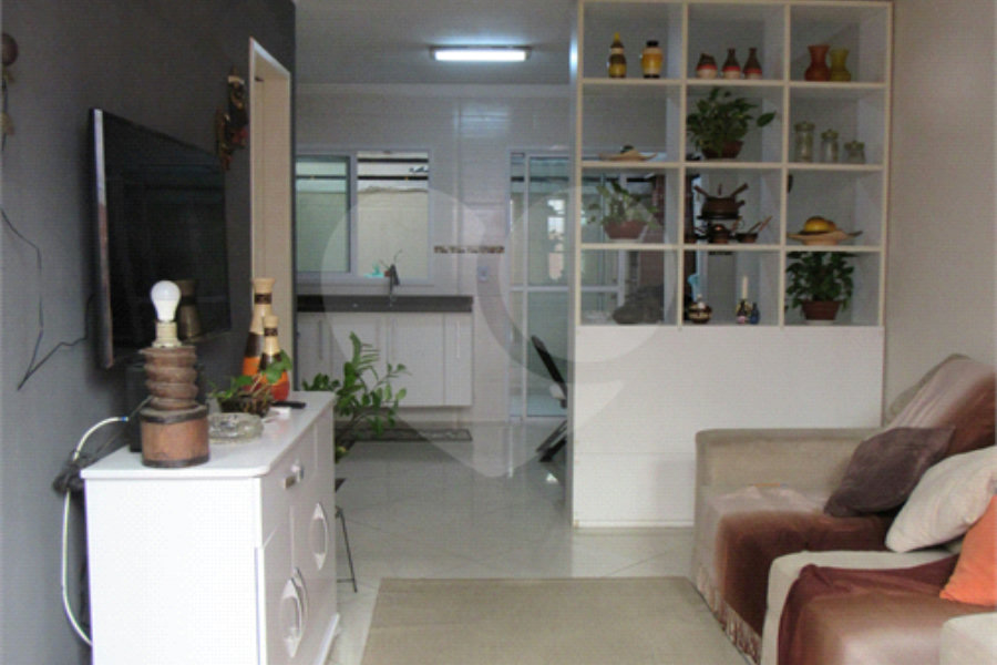 Casa à venda com 2 suítes no condomínio Real Residencial Julia, São Paulo - SP
