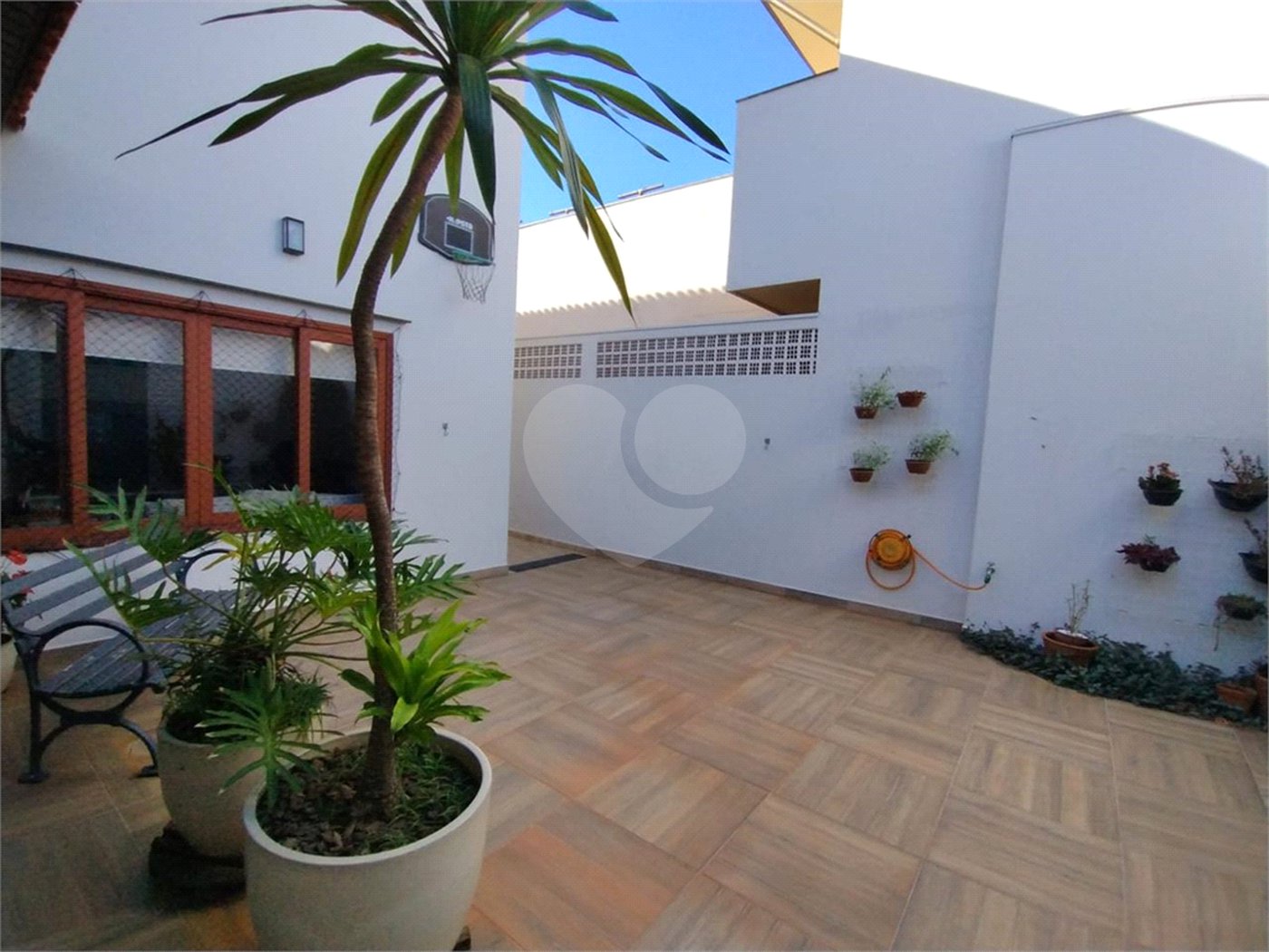 Casa à venda ou para alugar com 3 suítes em Jardim Itália, Itapetininga, SP