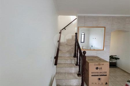 Sobrado à venda com 3 quartos, sendo 1 suíte, em Vila dos Remédios, São Paulo, SP