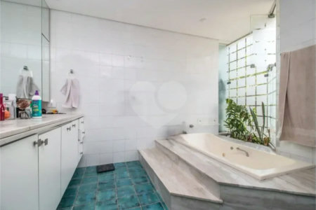 Casa de Vila à venda com 5 quartos, sendo 3 suítes, em Jardim Marajoara, São Paulo, SP