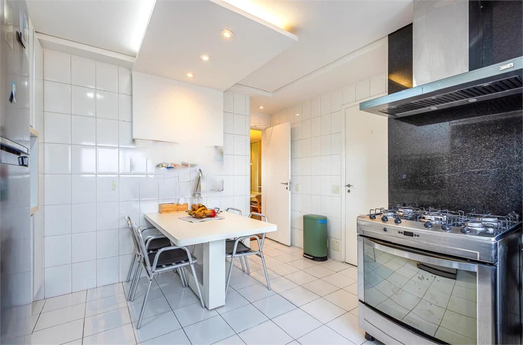 Apartamento à venda com 4 quartos, sendo 3 suítes, em Real Parque, São Paulo, SP
