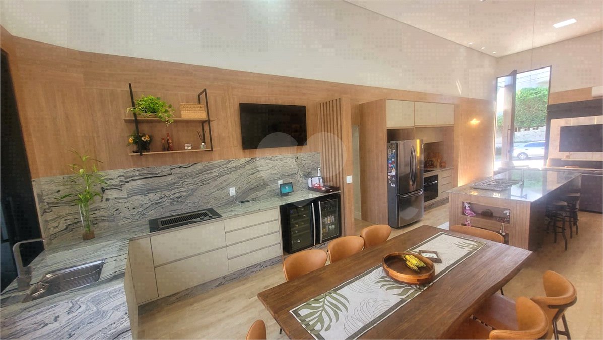 Casa à venda com 4 suítes no condomínio Sta Morriz, Campinas - SP