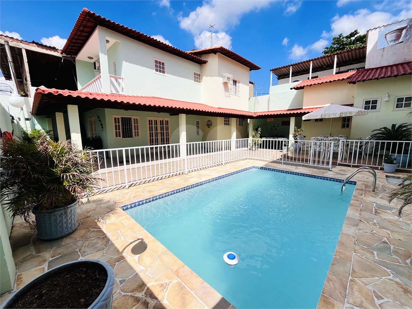 Casa à venda com 3 quartos, sendo 1 suíte, em Campo Grande, Rio de Janeiro, RJ