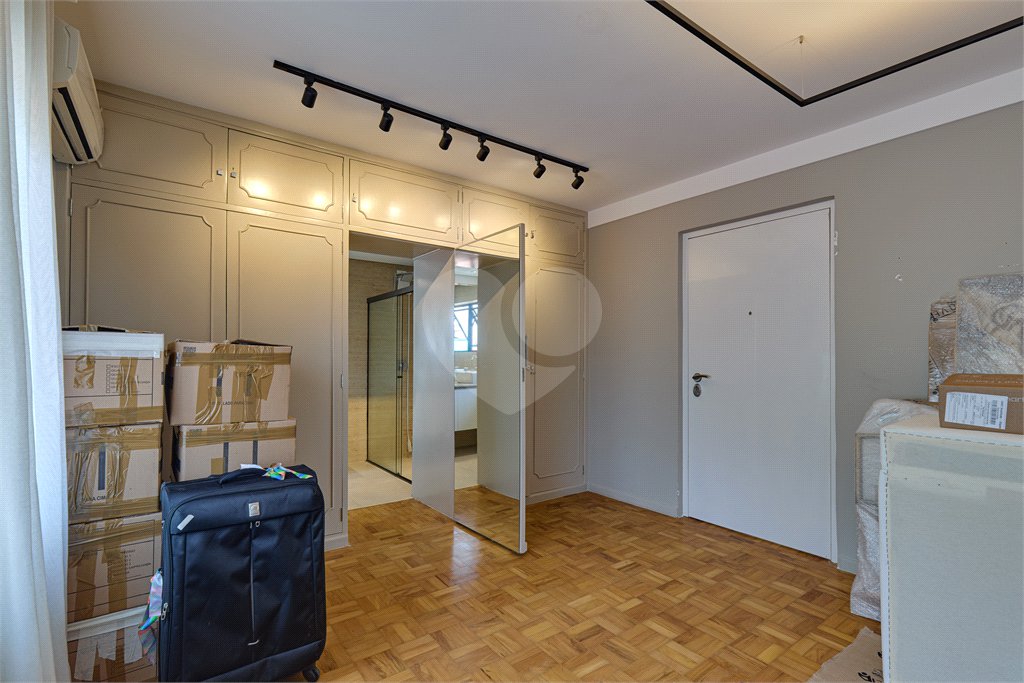 Sobrado à venda com 4 quartos, sendo 2 suítes, em Brooklin Velho, São Paulo, SP