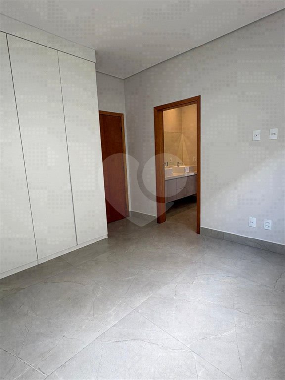 Casa à venda com 4 suítes no condomínio Portal dos Bandeirantes, Salto - SP
