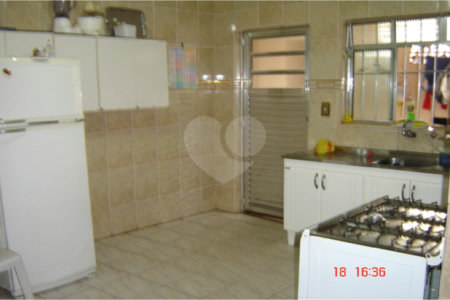 Sobrado à venda com 3 quartos, sendo 1 suíte, em Braz Cubas, Mogi das Cruzes, SP