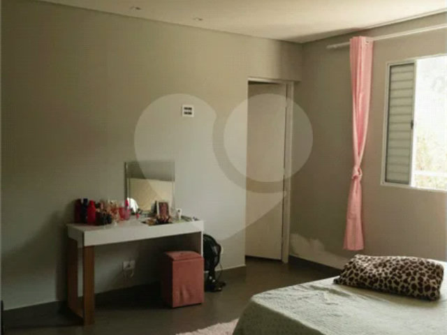 Casa à venda ou para alugar com 3 suítes em Mairiporã, SP