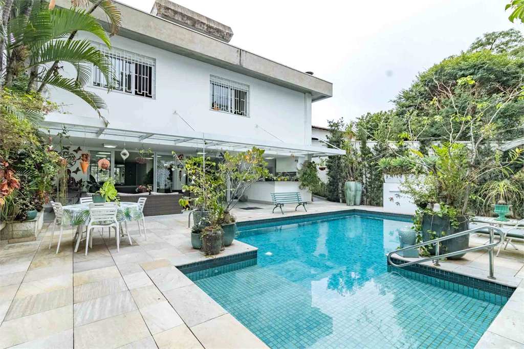 Casa à venda com 5 quartos, sendo 4 suítes, em Alto da Lapa, São Paulo, SP