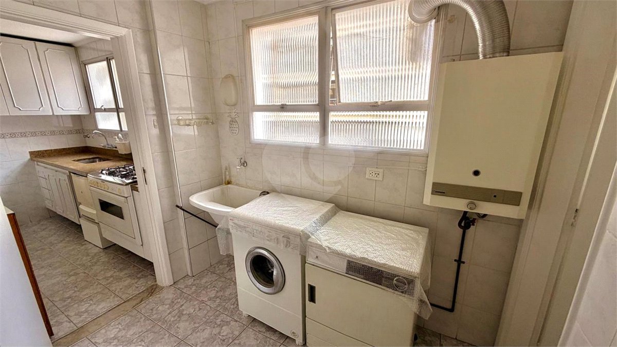 Apartamento à venda com 3 quartos, sendo 1 suíte,  em Moema, São Paulo, SP