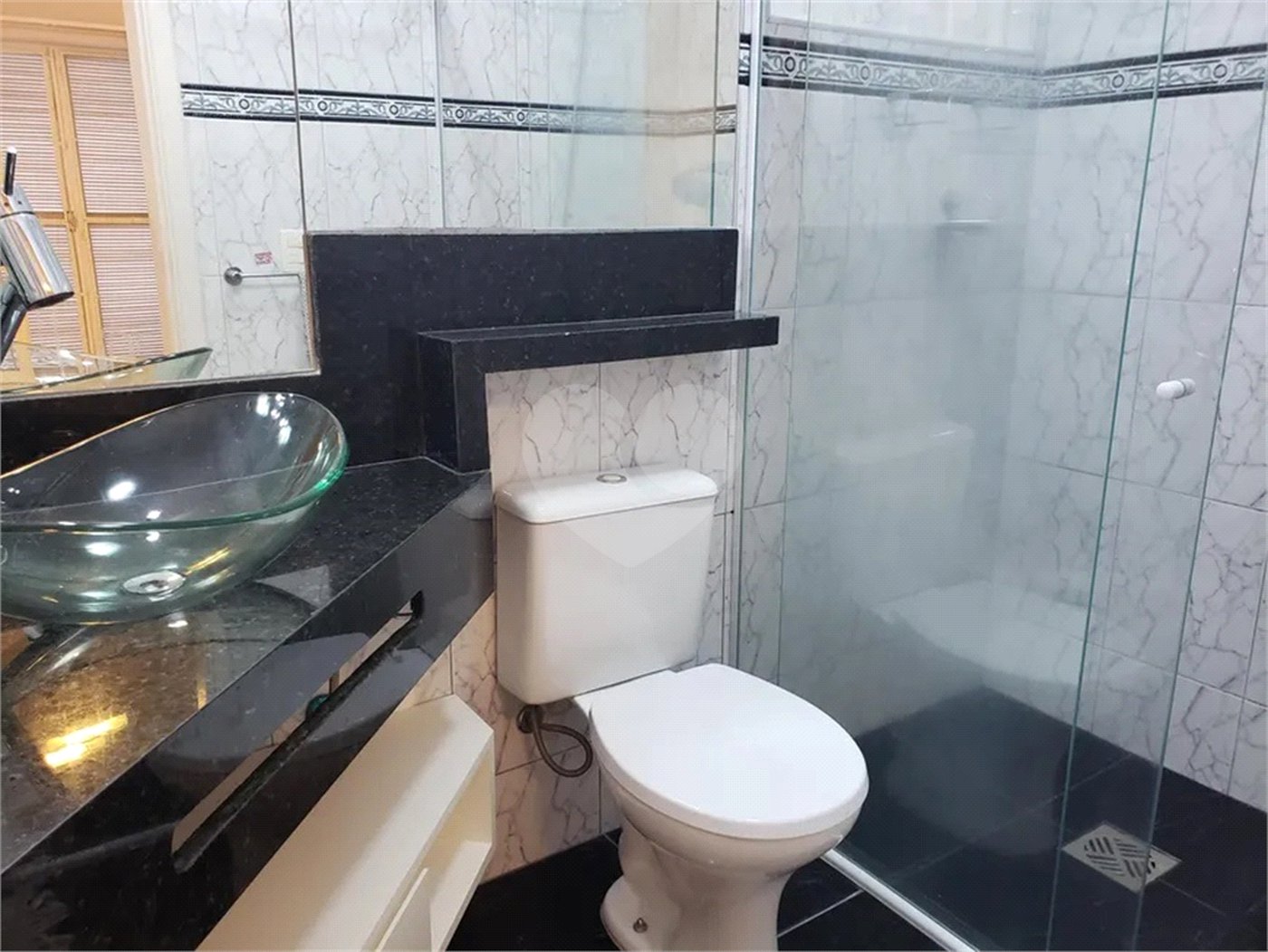 Casa à venda com 4 quartos, sendo 3 suítes, no condomínio Vila Inglesa, Sorocaba - SP