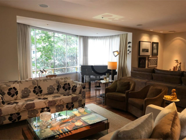Apartamento à venda com 4 quartos, sendo 3 suítes,  em Alto da Boa Vista, São Paulo, SP