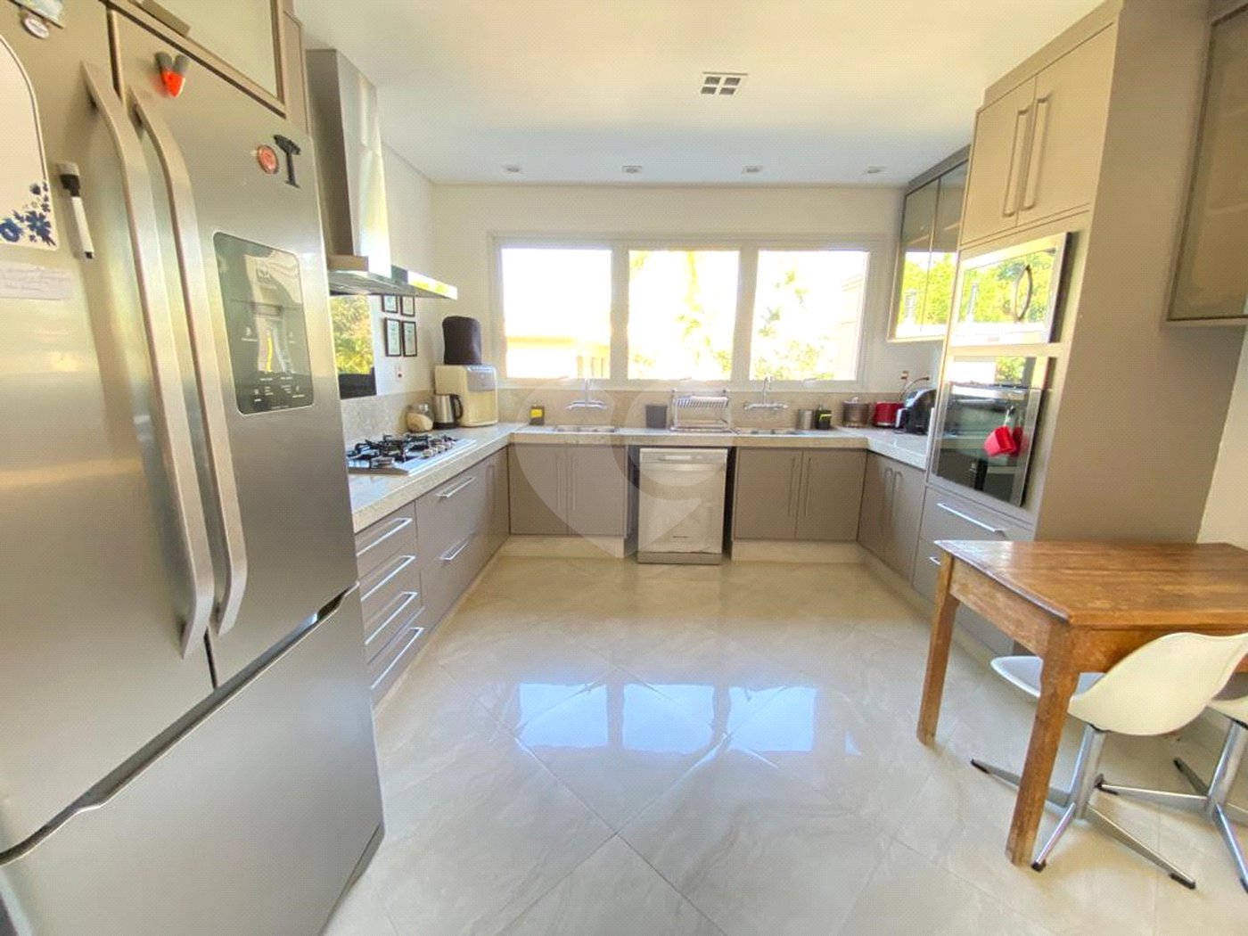 Casa à venda com 5 suítes no condomínio Santa Maria, Votorantim - SP