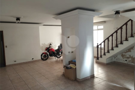 Sobrado à venda com 7 quartos, sendo 6 suítes, em Aclimação, São Paulo, SP