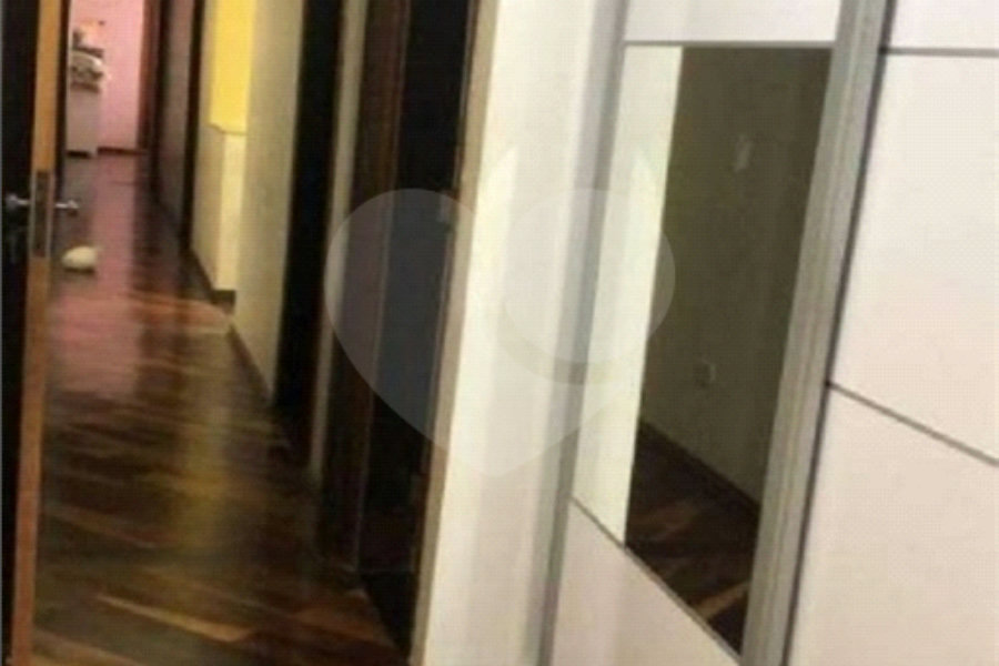 Sobrado à venda com 4 quartos, sendo 3 suítes, em Vila Irmãos Arnoni, São Paulo, SP