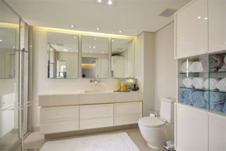 Apartamento à venda com 4 suítes,  em Vila Uberabinha, São Paulo, SP