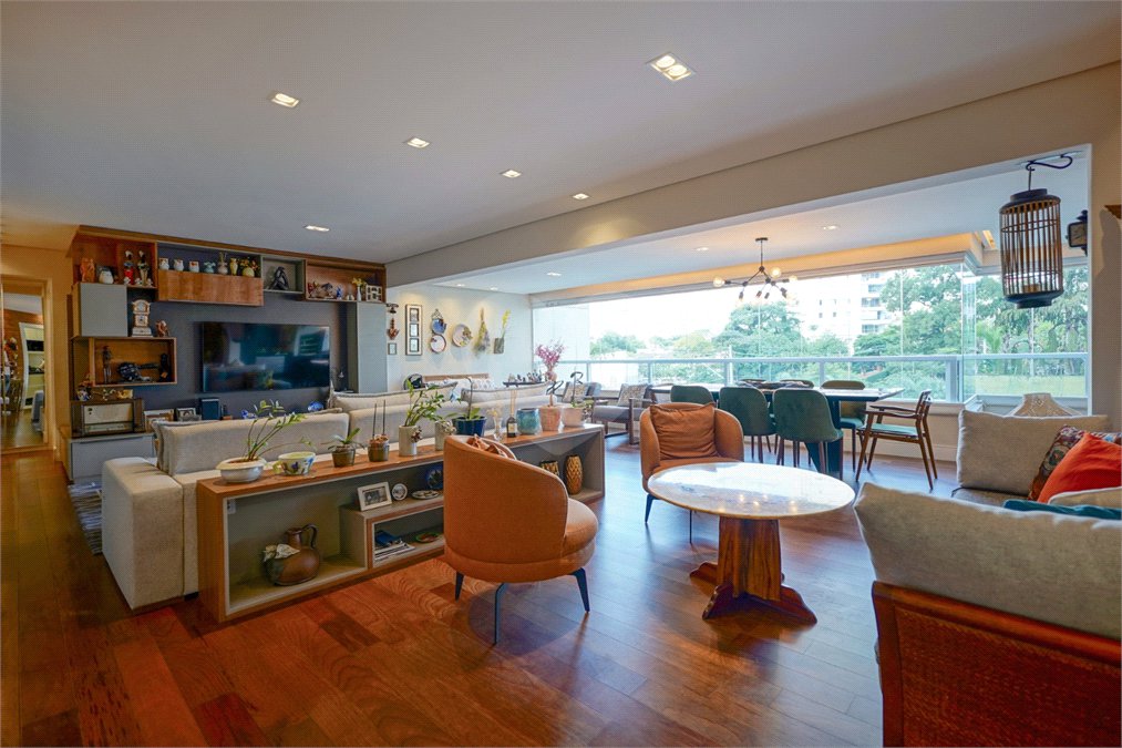 Apartamento à venda com 4 quartos, sendo 2 suítes, em Santo Amaro, São Paulo, SP