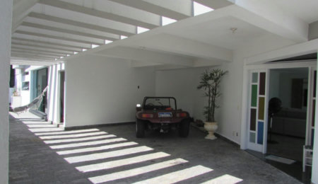 Casa de Alto Padrão com 5 Suítes e Lazer Completo– Guarujá