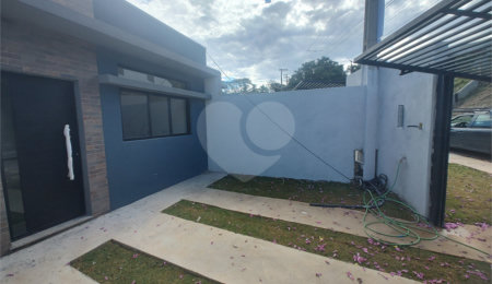 Casa à venda com 2 quartos, sendo 1 suíte,  em Jardim Santo Antônio, Atibaia, SP