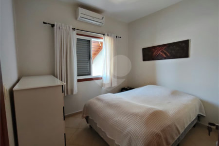 Casa à venda com 7 quartos, sendo 4 suítes, no condomínio Riviera de Santa Cristina XIII, Paranapanema - SP