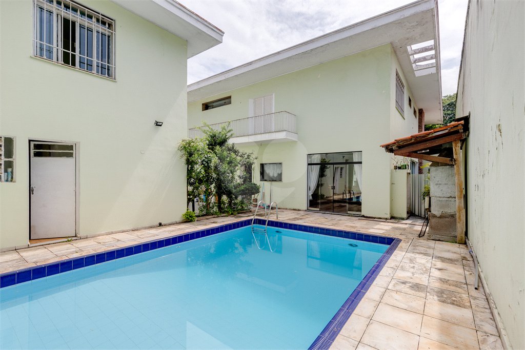 Sobrado à venda com 5 quartos, sendo 3 suítes,  em Jardim Luzitânia, São Paulo, SP