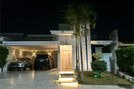 Casa à venda com 3 quartos, sendo 1 suíte, no condomínio Jardim das Acácias, Araraquara - SP