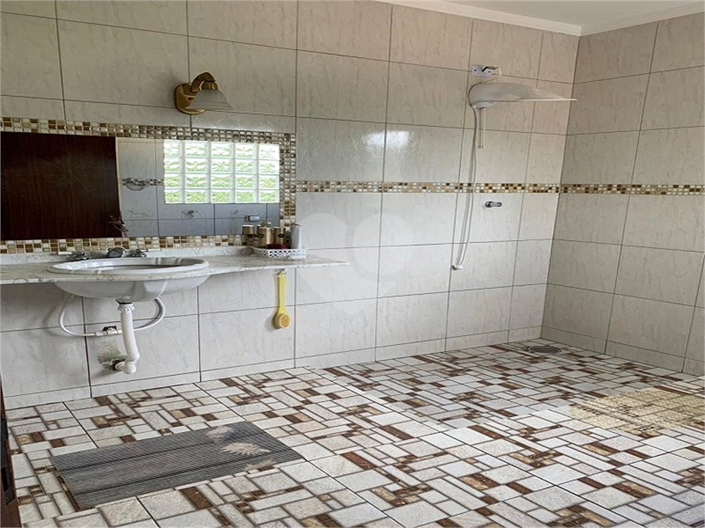 Sobrado à venda com 4 quartos, sendo 3 suítes,  no Centro, Jarinu, SP