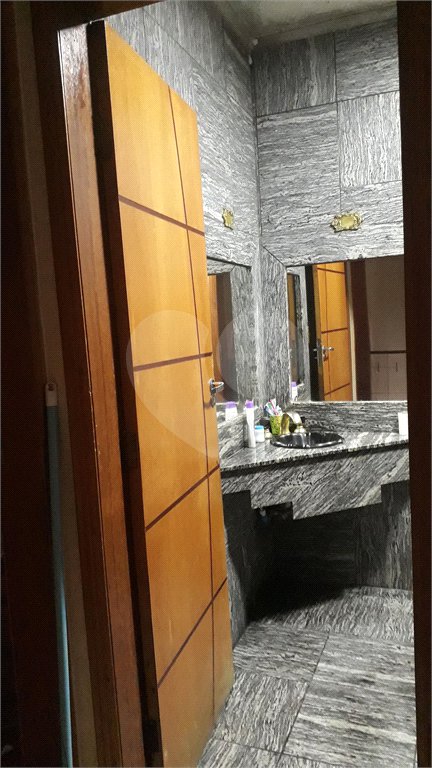 Sobrado à venda com 4 quartos, sendo 1 suíte, em Vila Nova Cachoeirinha, São Paulo, SP