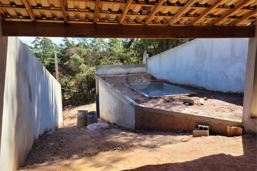 Casa à venda com 3 quartos, sendo 1 suíte, no condomínio Vale dos Gansos, Mairiporã - SP