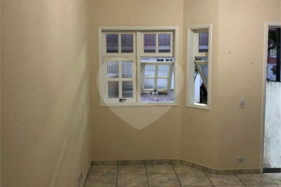 Casa à venda com 2 quartos, sendo 1 suíte,  no condomínio Village Palmas, São Paulo - SP