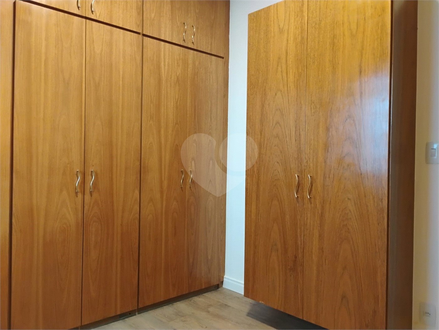 Sobrado à venda com 3 quartos, sendo 1 suíte, em Vila Paulista, São Paulo, SP