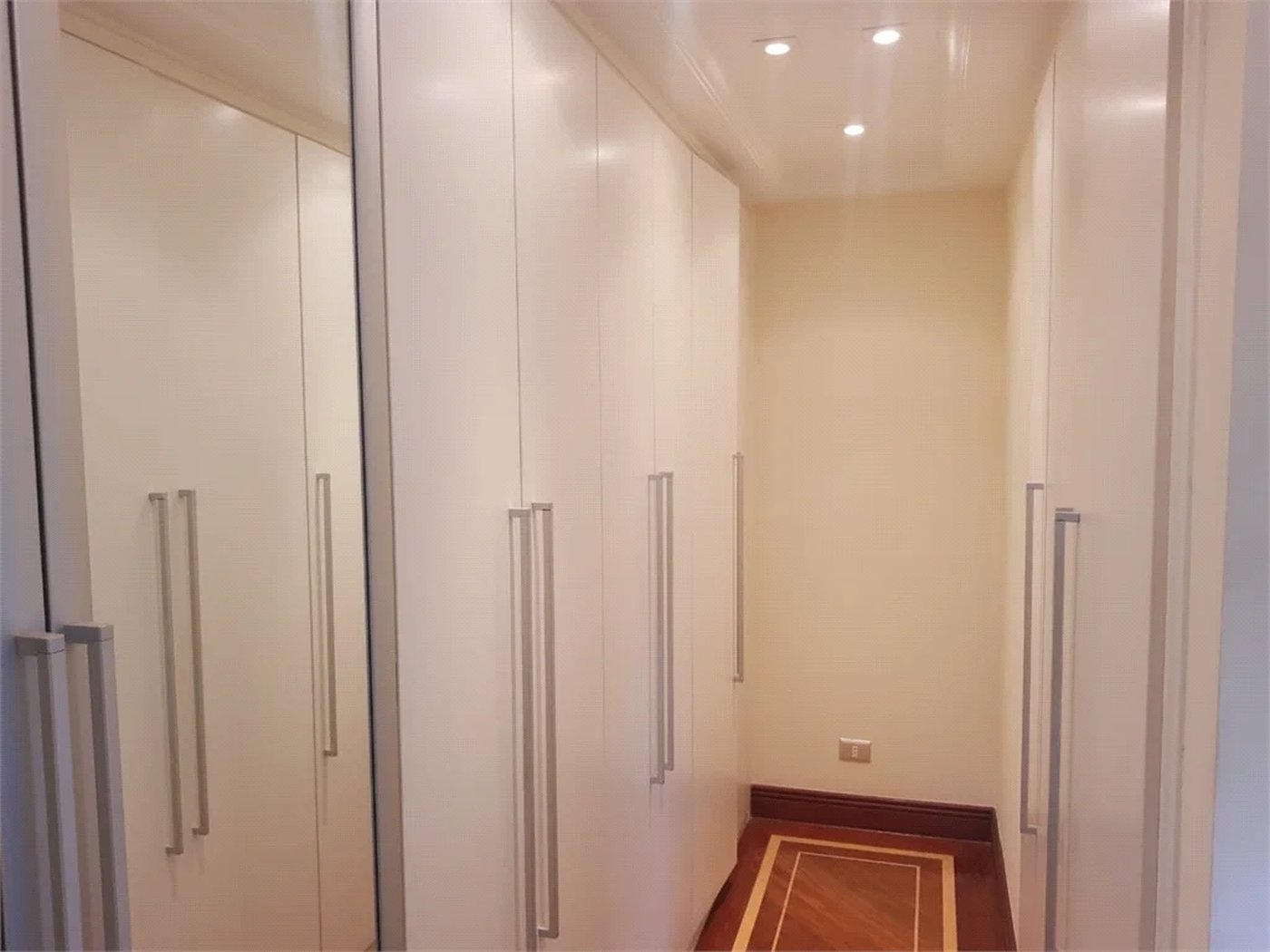 Casa à venda com 5 suítes em Jardim Leonor, São Paulo, SP