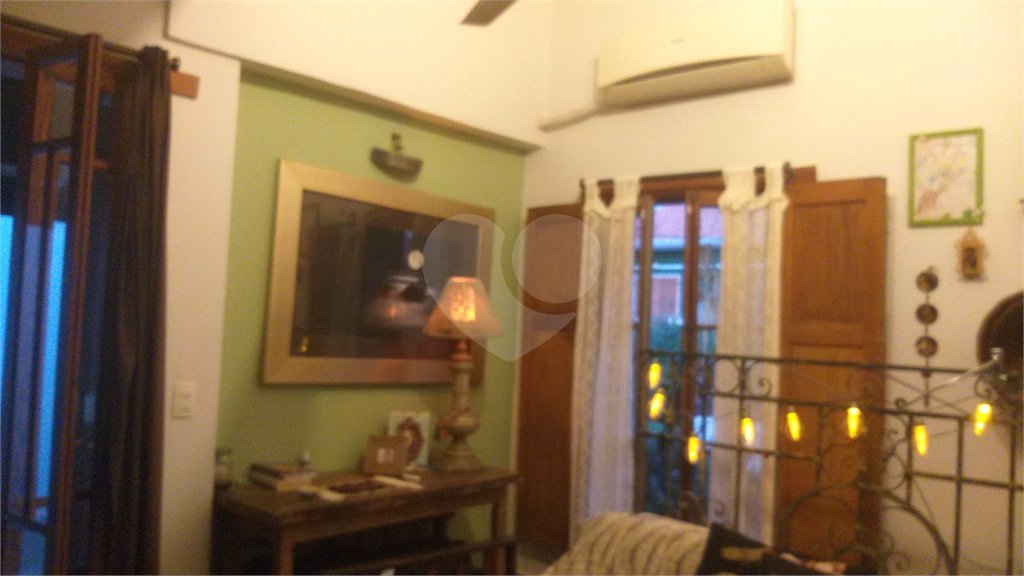 Casa à venda com 3 quartos, sendo 2 suítes, em Vila Mariana, São Paulo, SP
