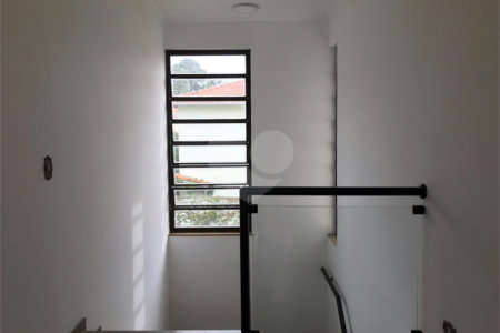 Sobrado à venda com 4 quartos, sendo 3 suítes, em Alto da Boa Vista, São Paulo, SP