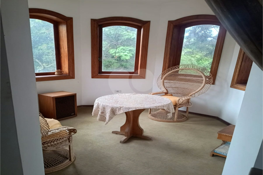 Casa à venda com 4 quartos, sendo 2 suítes, no condomínio Associação Reserva das Hortênsias, Mairiporã - SP