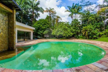 Casa para alugar com 4 suítes no condomínio Chácara Flora, São Paulo - SP