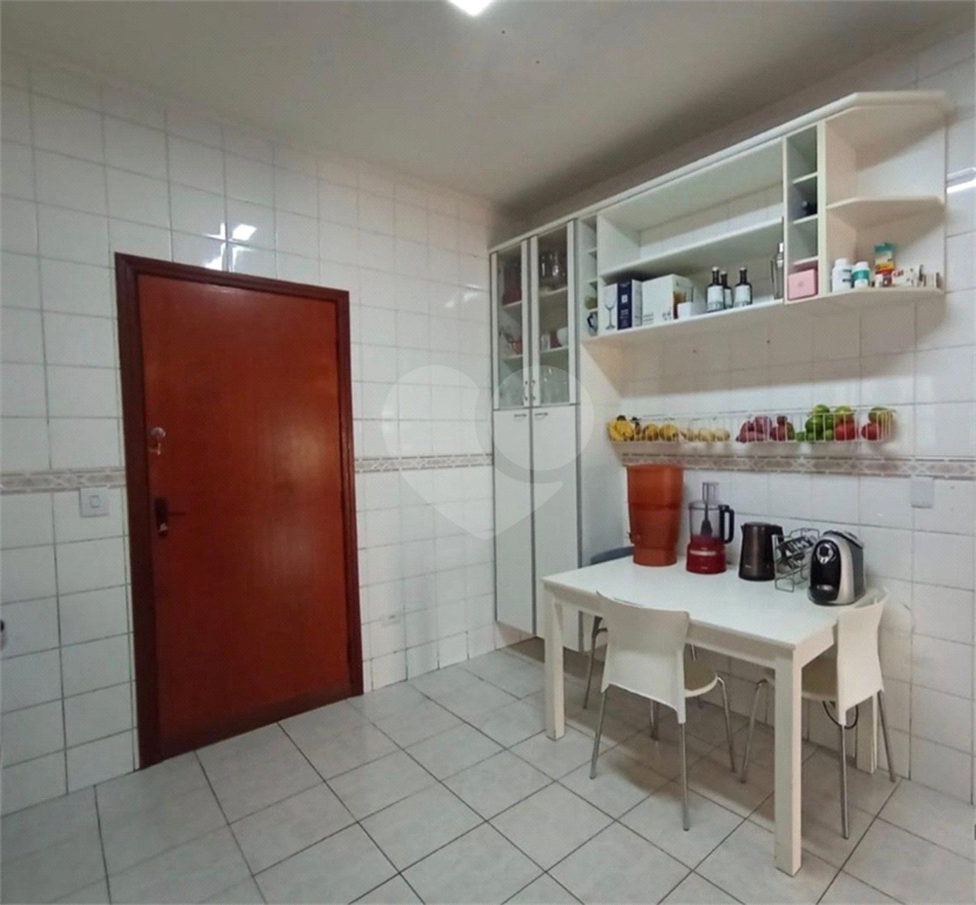 Casa à venda com 5 quartos, sendo 1 suíte, no condomínio Constantino Mattucci, Sorocaba - SP