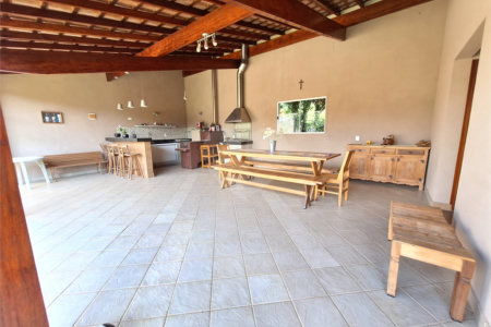 Casa à venda com 4 quartos, sendo 1 suíte, em Santa Cândida, Vinhedo, SP