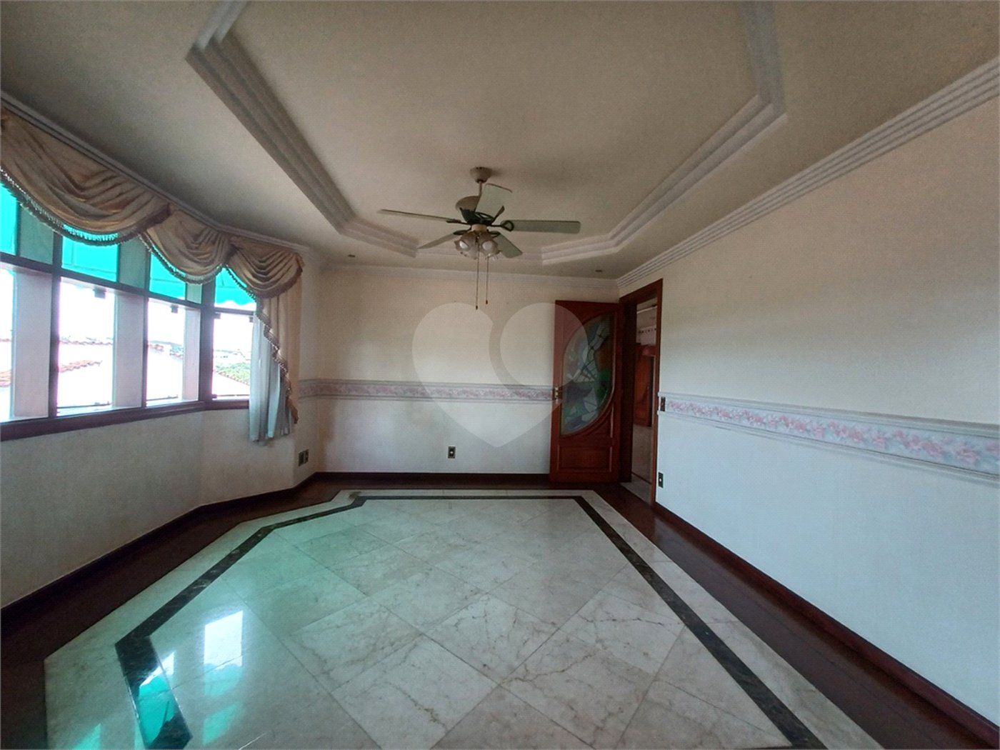 Casa à venda com 6 suítes no condomínio Portal da Raposo, Sorocaba - SP