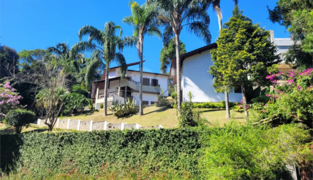 Casa à venda com 3 quartos, sendo 1 suíte, no condomínio Alpes da Cantareira, Mairiporã - SP