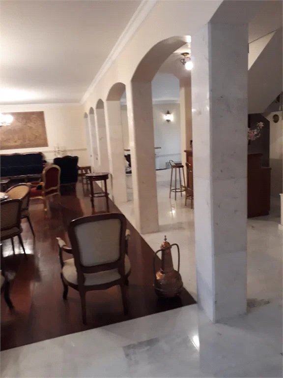 Casa à venda ou para alugar com 5 suítes em Jardim Leonor, São Paulo, SP