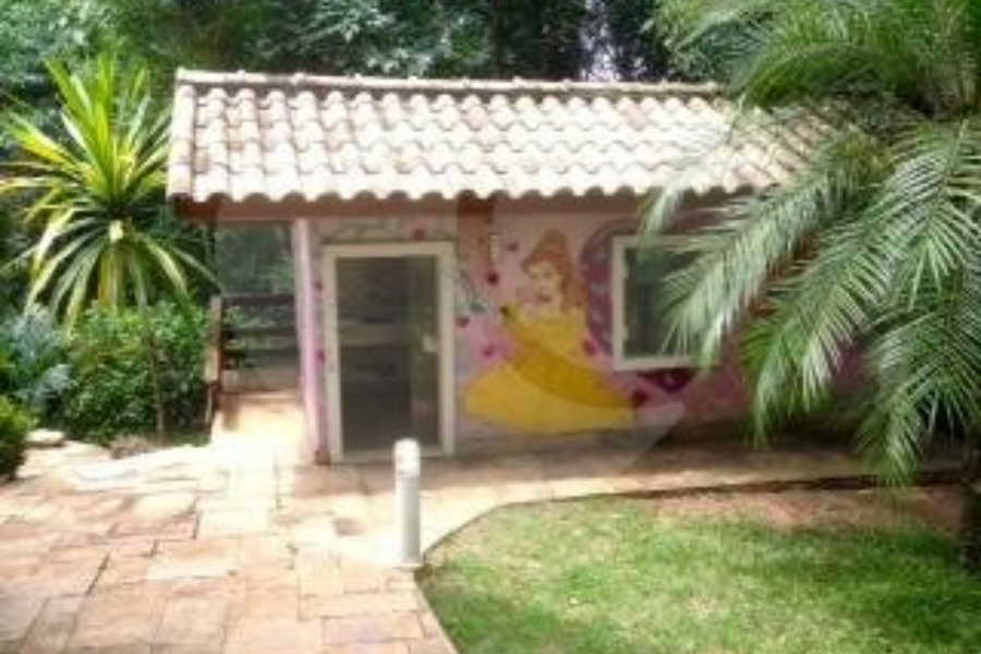Sobrado à venda com 4 quartos, sendo 2 suítes, em Alpes da Cantareira, Mairiporã, SP