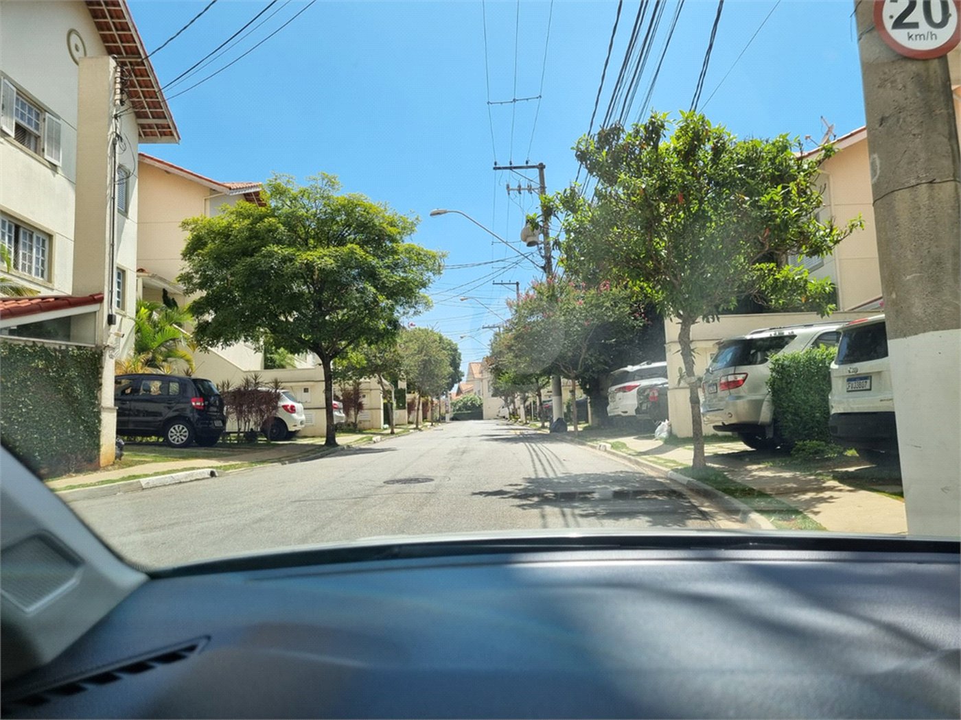 Casa à venda com 3 quartos, sendo 1 suíte, no condomínio Reserva das Flores - Casas, Guarulhos - SP