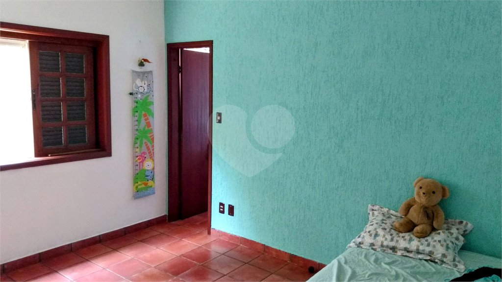 Casa à venda com 4 quartos, sendo 1 suíte, no condomínio Residencial Vale das Laranjeiras, Indaiatuba - SP