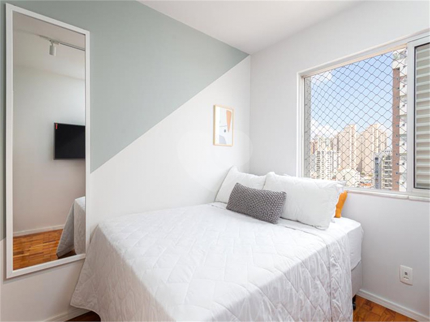 Apartamento à venda com 4 quartos, sendo 1 suíte, em Vila Cordeiro, São Paulo, SP
