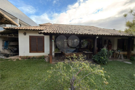 Casa à venda com 3 suítes em Portinho, Cabo Frio, RJ